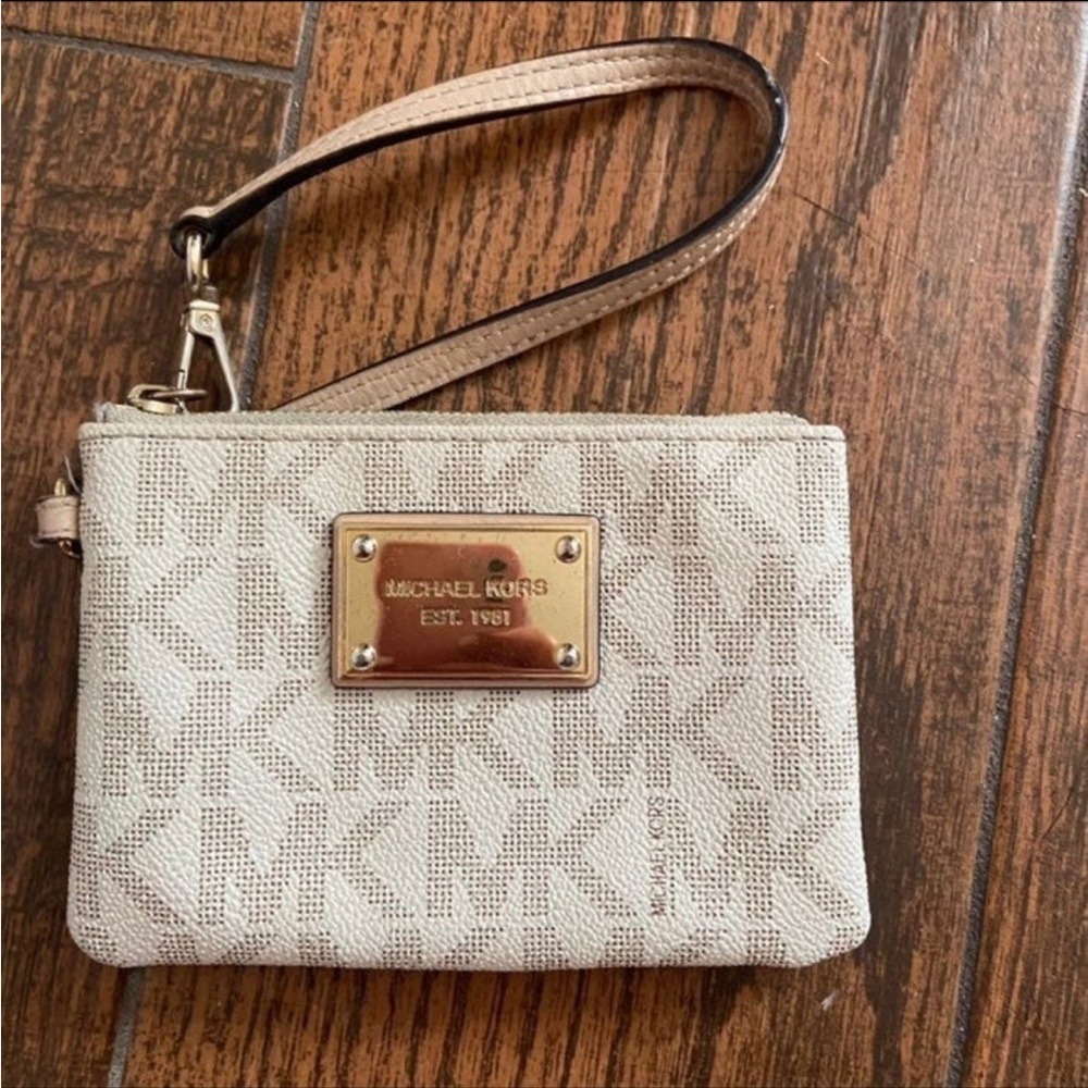 Michael Kors Signature Monogram Wristlet Vanilla Gold Logo Plate Wallet